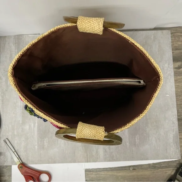 Vintage Embroidered Raffia Straw Tote 3D Floral Boho Market Bag Wooden Handles - Picture 5 of 12